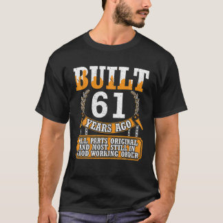 Vor 61 Jahren erbaut, ist das Gebäude noch am weit T-Shirt