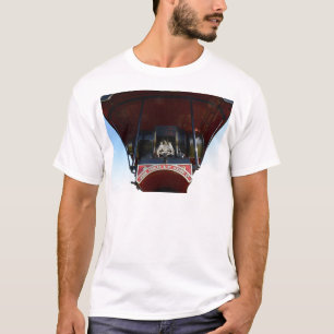 Vorderer Detail-Zugkraft-Motor T-Shirt