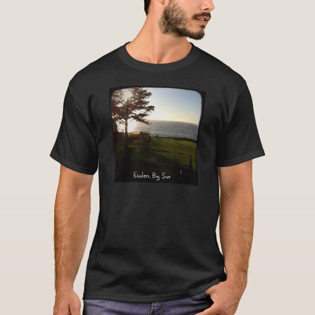 Vorderer Rasen bei Esalen, großes Sur T-Shirt (Vorderseite)