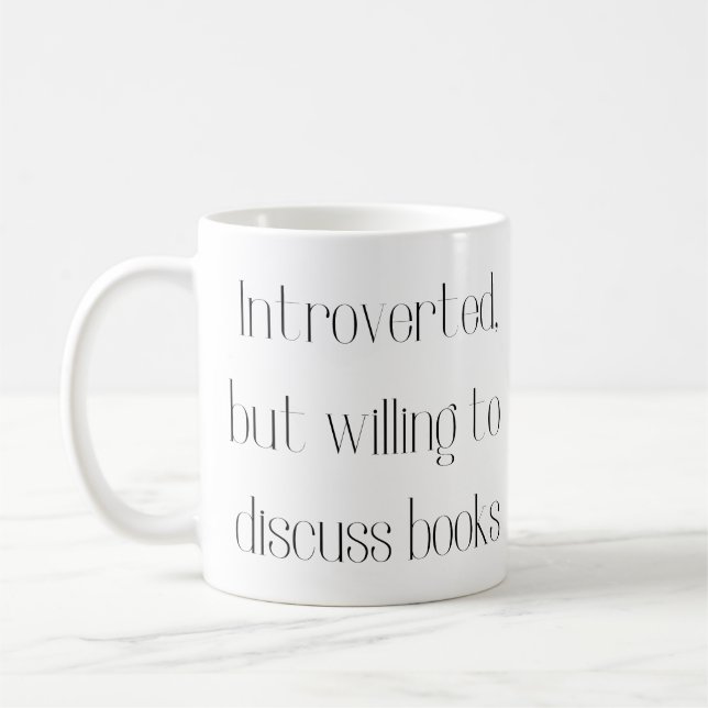 Vorgestellt, aber bereit, über Tasse der Bücher zu (Links)