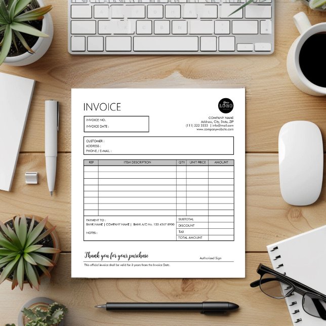 Vorlage für den Empfang von Rechnungen für Graue k Notizblock (Grey Small Business Invoice Sales Receipt Template Notepad desk top mock up)