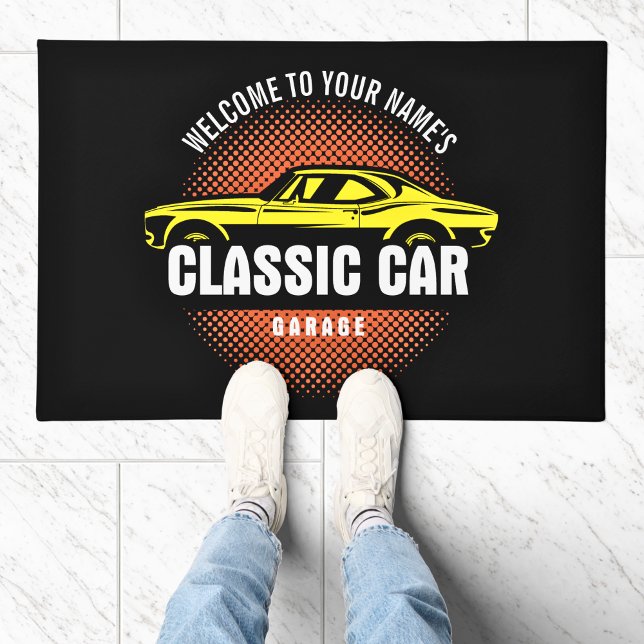 Vorne den Namen "Gelbes klassisches Auto" hinzufüg Fußmatte (Von Creator hochgeladen)