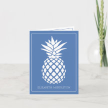 Vornehme weiße Ananas auf Blau