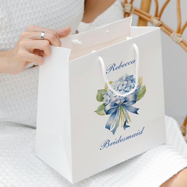 Vorschlag für Trendy Blue Hydrangea Bridesmaid Mittlere Geschenktüte (Blue Hydrangea Bouquet Bridesmaids Gift Bag)