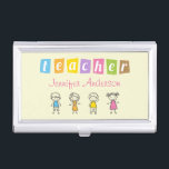 Vorschullehrer-niedliche Bleistift-Illustrationen Visitenkarten Etui<br><div class="desc">Kindergarten-Vorschullehrer-Zeichenstift-Bleistift-Hand gezeichnete Kinder und Schulelement-Geschäfts-Karten-Kasten. Alle Textart,  Farben,  Größen kann geändert werden,  um Ihren Bedarf zu passen. Dieser Entwurf ist für Kindergärtnerin,  Vorschullehrer,  grundlegenden Lehrer,  Kindertagesstätten-Lehrer und mehr perfekt. Wenn Sie irgendeine Kundenbezogenheit benötigen,  treten Sie mit mir bitte in Verbindung.</div>