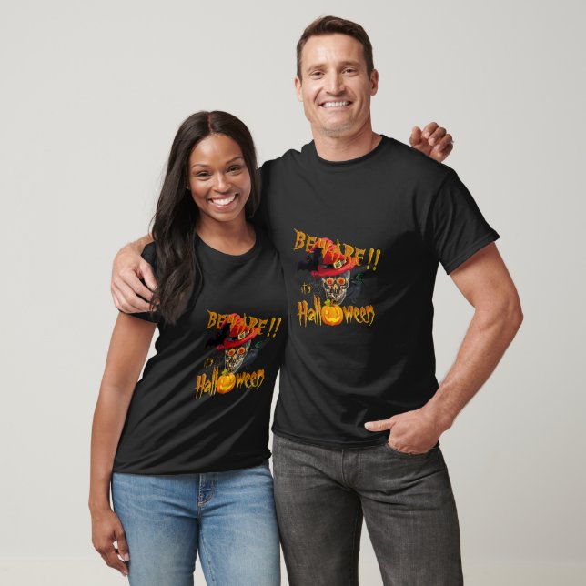 Vorsicht, es ist Halloween-Kriechskull T-Shirt (Unisex)
