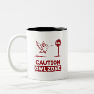 Vorsicht Eulenzone – Lustiges Eulen-Tassendesign Zweifarbige Tasse