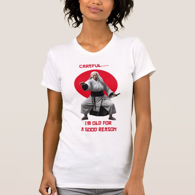 Vorsicht, ich bin aus gutem Grund alt, T - Shirt (Vorderseite)