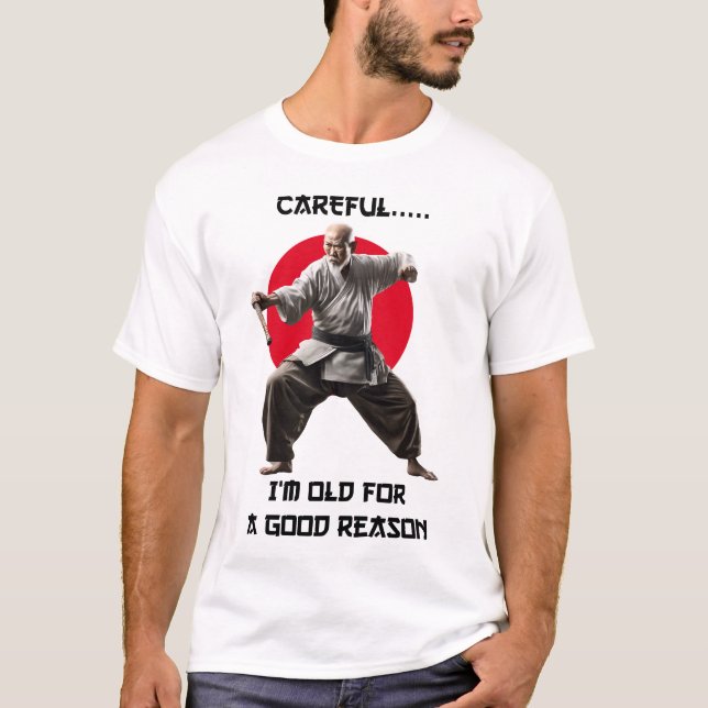 Vorsicht, ich bin aus gutem Grund alt, T - Shirt (Vorderseite)