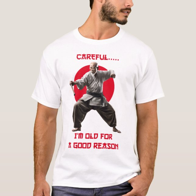 Vorsicht, ich bin aus gutem Grund alt, T - Shirt (Vorderseite)