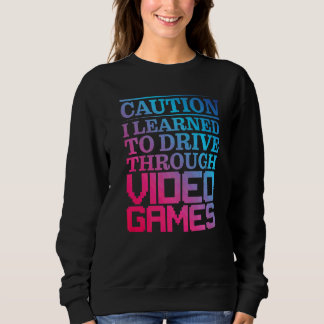 Vorsicht: Ich lernte Auto fahren durch Videospiele Sweatshirt