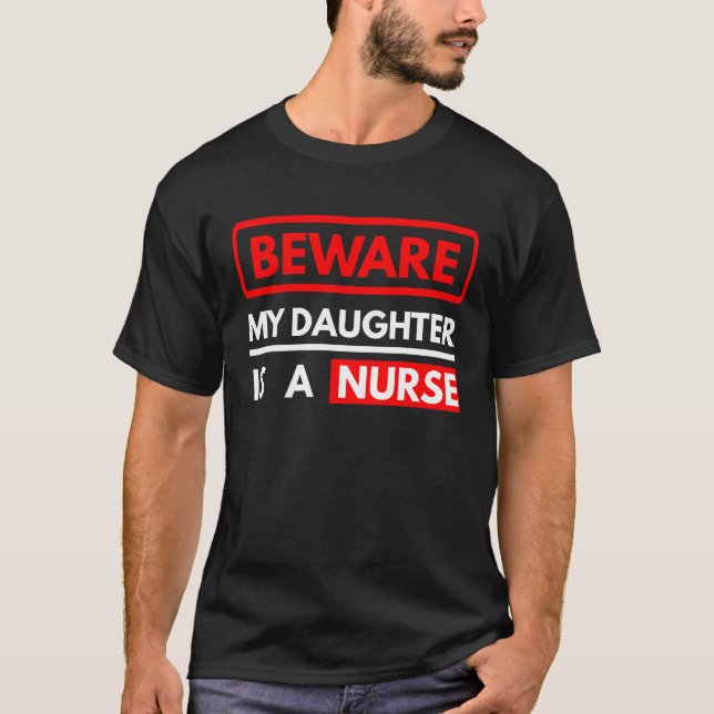 Vorsicht, meine Tochter ist Krankenschwester T-Shirt (Vorderseite)