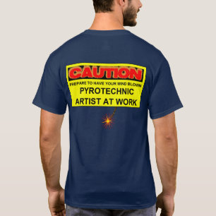 VORSICHT PYROTECHNISCHER KÜNSTLER AM ARBEITSPLATZ T-Shirt
