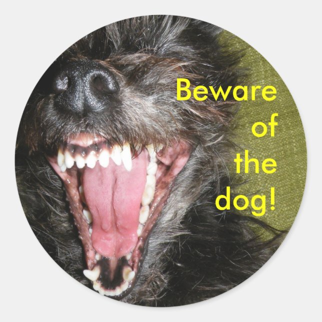 Vorsicht vor dem Hund Runder Aufkleber (Vorderseite)
