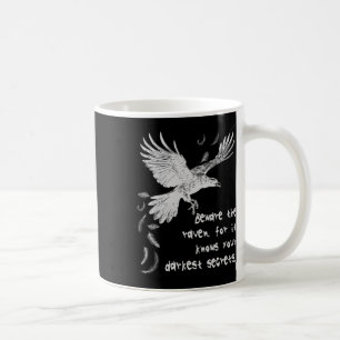 Vorsicht vor dem raven Halloween-Kostümtrick oder Kaffeetasse