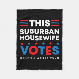 Vorstädtische Hausfrau Votes Biden Harris 2020 Fem Fleecedecke