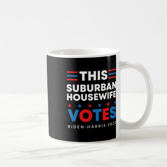 Vorstädtische Hausfrau Votes Biden Harris 2020 Fem Kaffeetasse (Rechts)