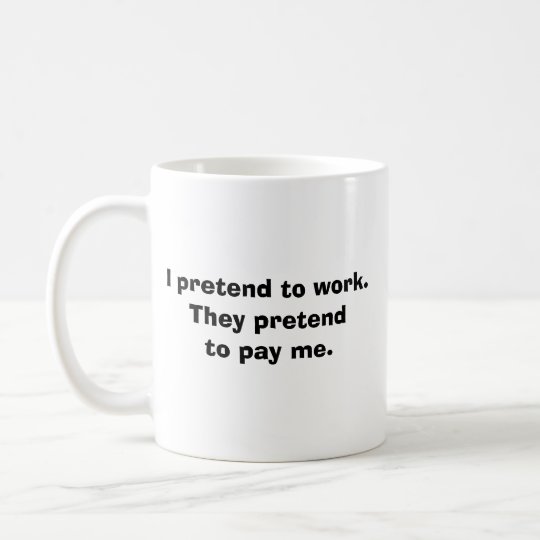 Vortäuschen zu arbeiten kaffeetasse