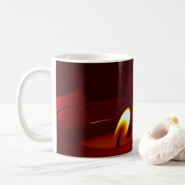 Votive Kerzen, die in vigil brennen Kaffeetasse (Mit Donut)