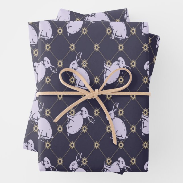Votre Majesté compte le papier cadeau de lapins (En situation)