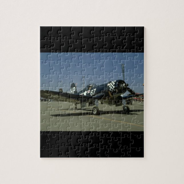Vought F4U Seeräuber, rechte Front_WWII Flugzeuge (Vertikal)