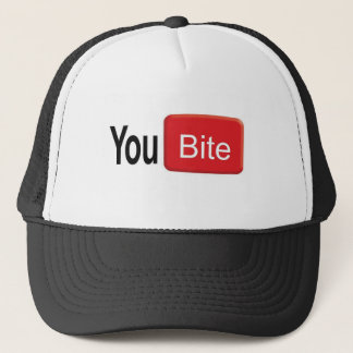 Vous mordez le casquette