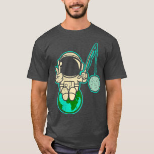 Voyageur de l'espace avec le T-shirt T
