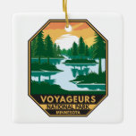 Voyageurs Nationalpark Minnesota Sonnenuntergang E Keramikornament<br><div class="desc">Voyageurs Vektorgrafik Design. Der Park erstreckt sich über ein weitläufiges Gebiet und ist bekannt für seine Wälder,  Wasserwege und riesigen,  inselförmig angelegten Rainy-,  Kabetogama- und Namakan-Seen.</div>