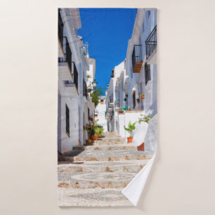 Vue aérienne de la ville blanche Frigiliana par be