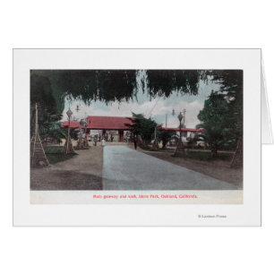 Vue de la passerelle principale vers le parc Idora