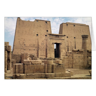 Vue du premier pylône du Temple de Horus