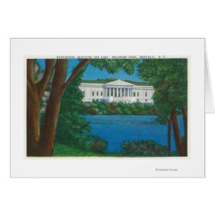 Vue historique de bâtiment et de lac de parc du