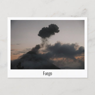Vulkan Fuego in Guatemala beim Sonnenuntergang Postkarte