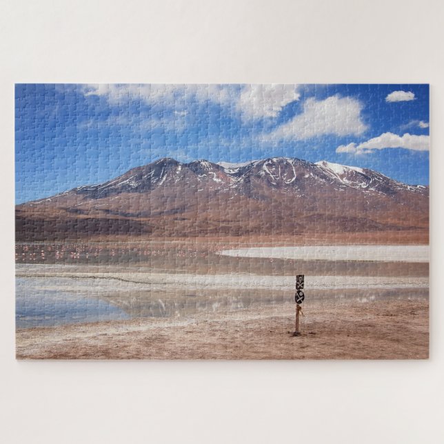 Vulkan in der Altiplano Wüstenlandschaft (Horizontal)