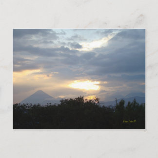 Vulkane bei Sonnenuntergang Postkarte