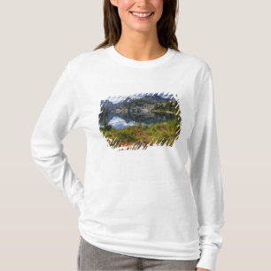 WA, Alpine Lakes Wilderness, Gem Lake, mit T-Shirt