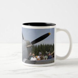 WA, Arlington, Arlington Fly-in, Zweiter Weltkrieg Zweifarbige Tasse