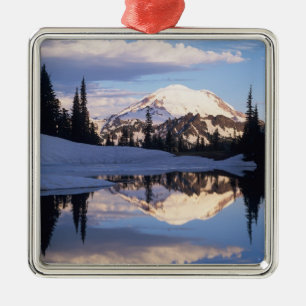 WA, Mt. Rainier NP, Mt. Rainier und Wolken Silbernes Ornament