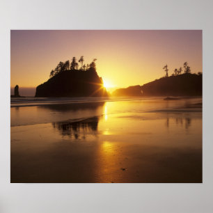 WA, Olympic NP, Second Beach bei Sonnenuntergang Poster
