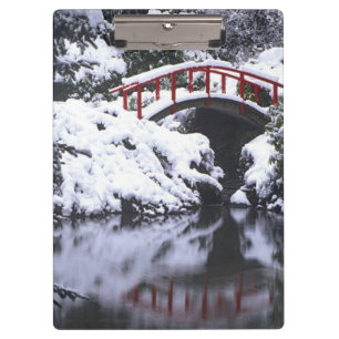 WA, Seattle, Mondbrücke und Teich nach dem Winter Klemmbrett
