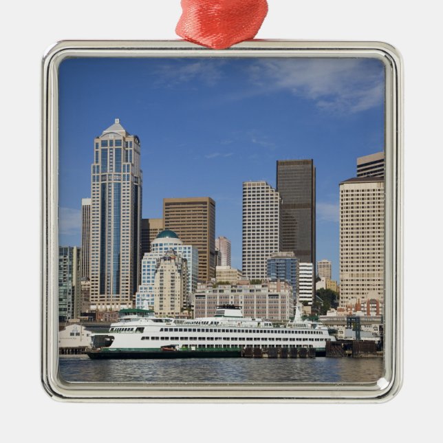 WA, Seattle, Seattle Skyline mit Fähre Ornament Aus Metall (Vorne)