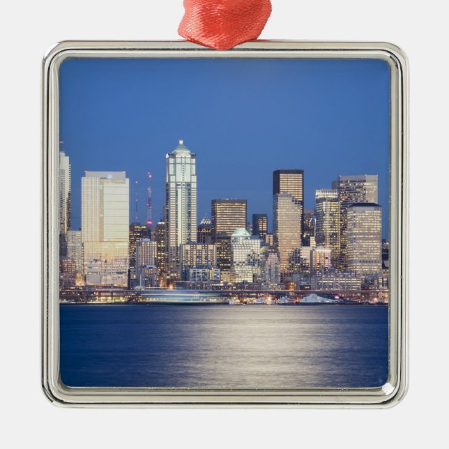 WA, Seattle, Seattle Skyline und Elliott Bay, 2 Silbernes Ornament (Vorne)