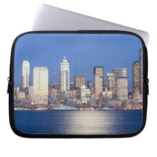 WA, Seattle, Skyline von Seattle und Elliott Bay, Laptopschutzhülle