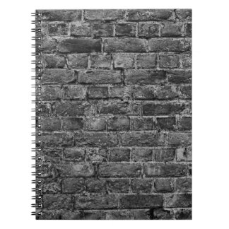 waagerechter Teil der Wand aus schwarz gestrichene Notizblock