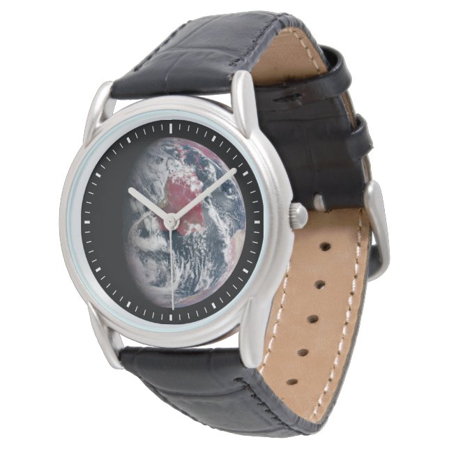 Wachstum der Pflanze auf dem Planeten Erde. Armbanduhr (Schrägansicht)