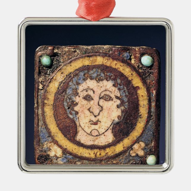 Wadenbein mit dem Gesicht eines jungen Mannes Silbernes Ornament (Vorne)