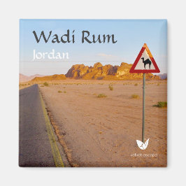 Wadi Rum road, Jordan - Magnet von Velvet Escape