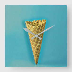 Waffelhörnchen für Eisliebhaber Quadratische Wanduhr