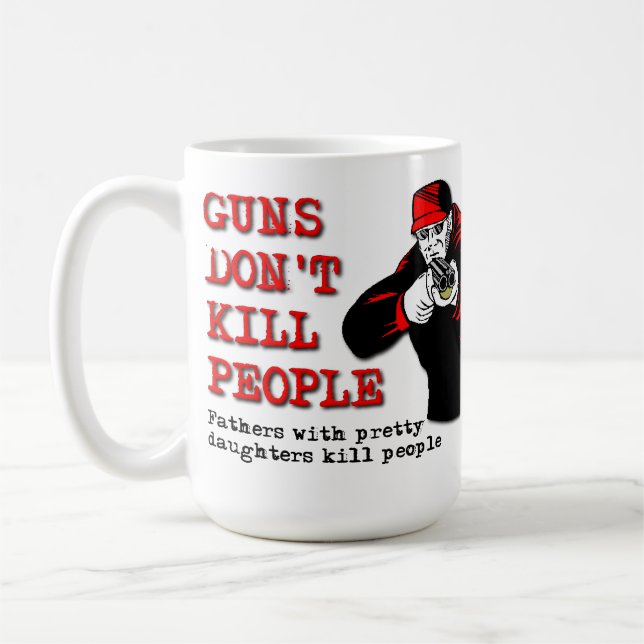 Waffen töten Menschen nicht, die sich in sonniger  Kaffeetasse (Links)