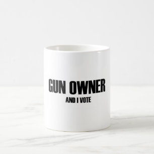 Waffenbesitzer und ich wählen kaffeetasse